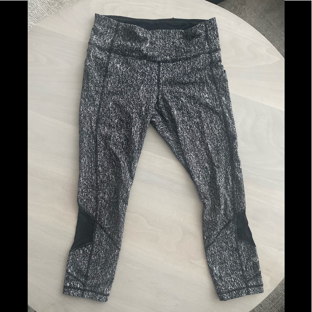 Lulu size 4 cropped leggings